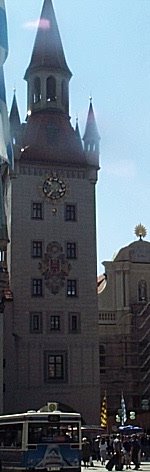 spielzeugturm.jpg (17192 Byte)