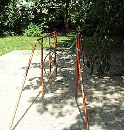 ringelspielplatz.jpg (115880 Byte)