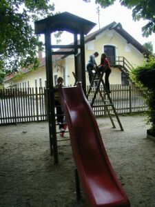 36spielplatz.jpg (26738 Byte)