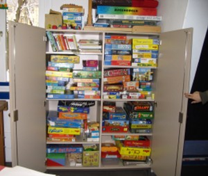 spielschrank.jpg (24525 Byte)